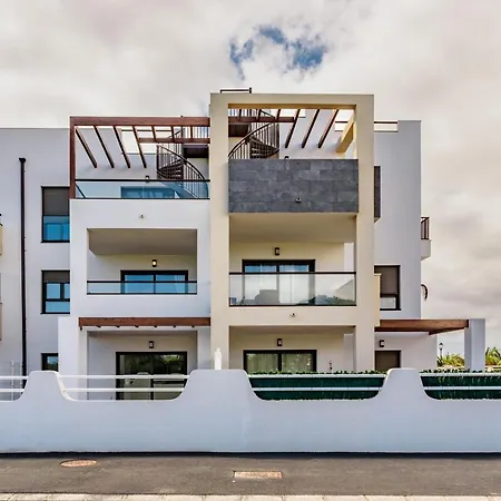 Modern In Residential Complex With Pools Costa De Antigua